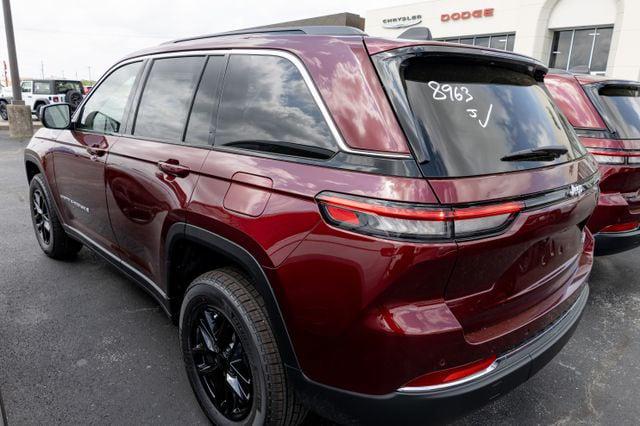 2026 Jeep Grand Cherokee Laredo 4x2