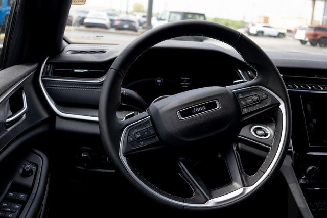2026 Jeep Grand Cherokee Laredo 4x2