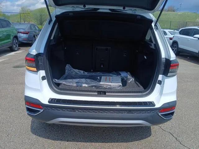 2026 Volkswagen Taos SE