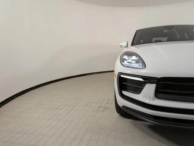 2025 Porsche Macan T