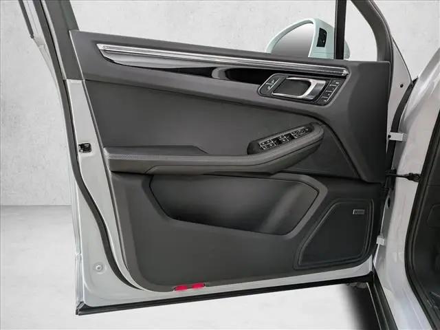 2025 Porsche Macan T