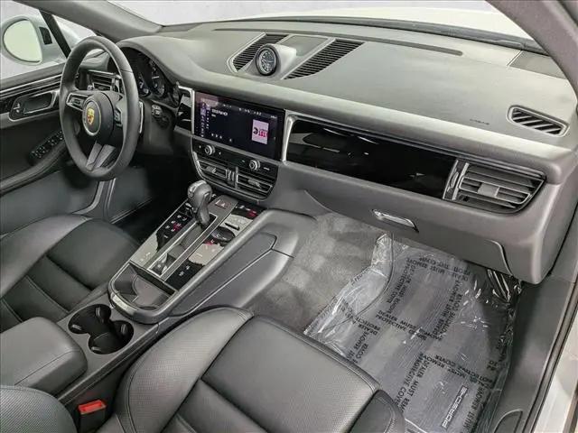 2025 Porsche Macan T