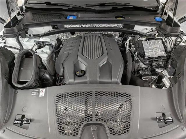 2025 Porsche Macan T