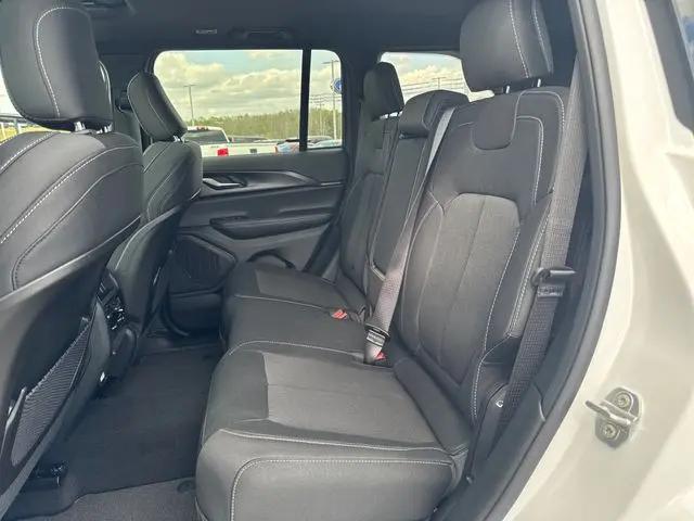 2026 Jeep Grand Cherokee Altitude 4x4