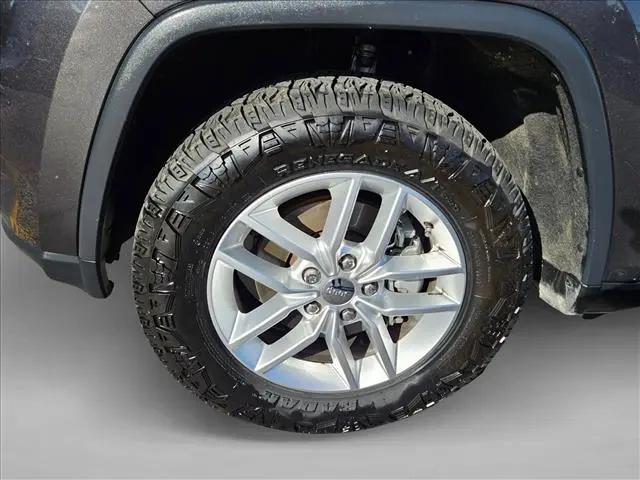 2017 Jeep Grand Cherokee Laredo 4x4