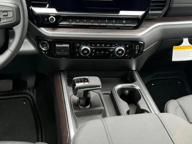 2026 GMC Sierra 1500 Crew Cab, Short Bed, SLT, 4WD