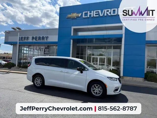 2025 Chrysler Pacifica Select for sale in Rochelle, IL