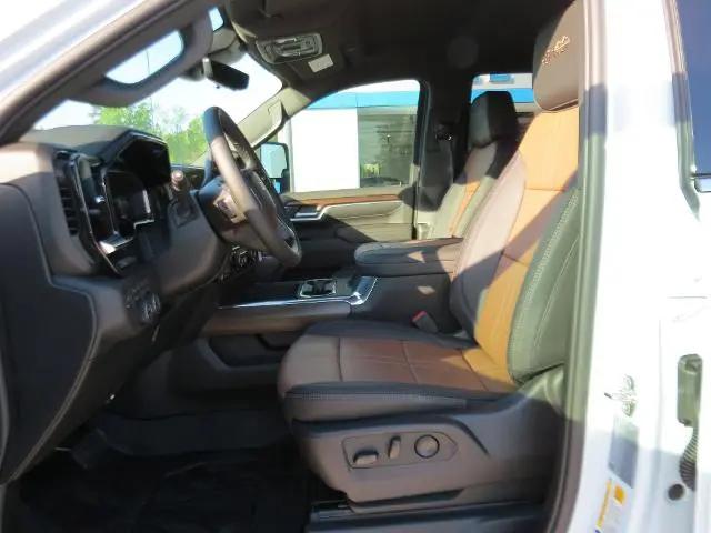 2026 Chevrolet Silverado 2500HD Crew Cab, Standard Bed, High Country, 4WD