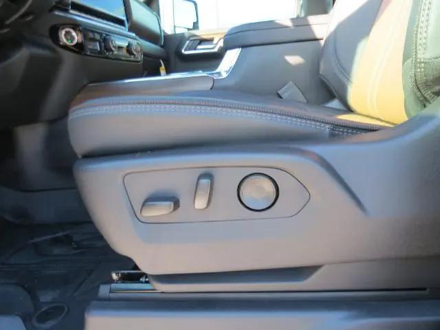 2026 Chevrolet Silverado 2500HD Crew Cab, Standard Bed, High Country, 4WD