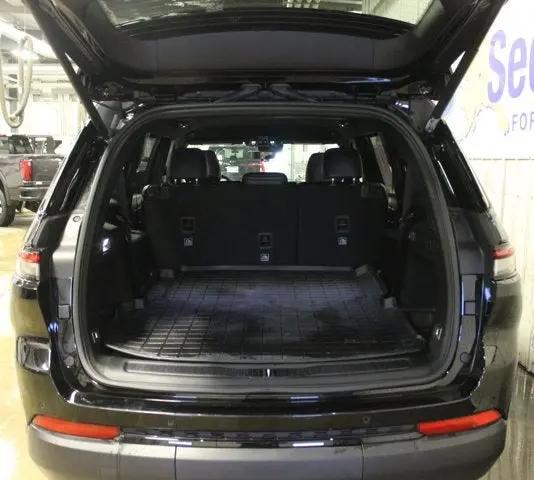 2025 Jeep Grand Cherokee L Altitude 4x4