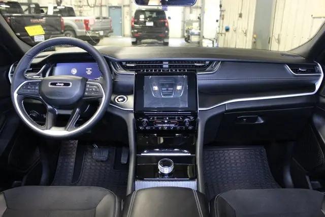 2025 Jeep Grand Cherokee L Altitude 4x4