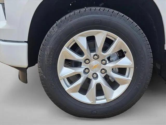 2026 Chevrolet Silverado 1500 2WD Crew Cab Short Bed Custom