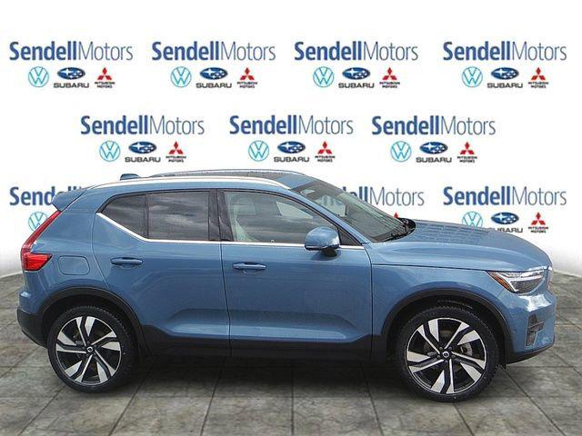 2024 Volvo XC40 B5 Plus Bright Theme