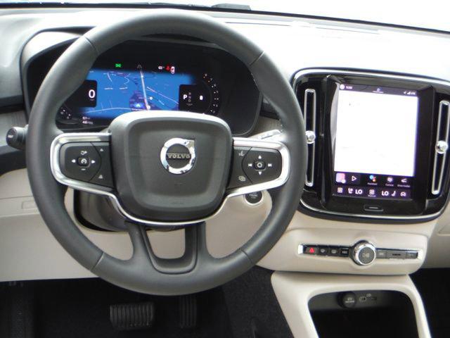 2024 Volvo XC40 B5 Plus Bright Theme
