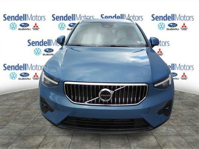 2024 Volvo XC40 B5 Plus Bright Theme