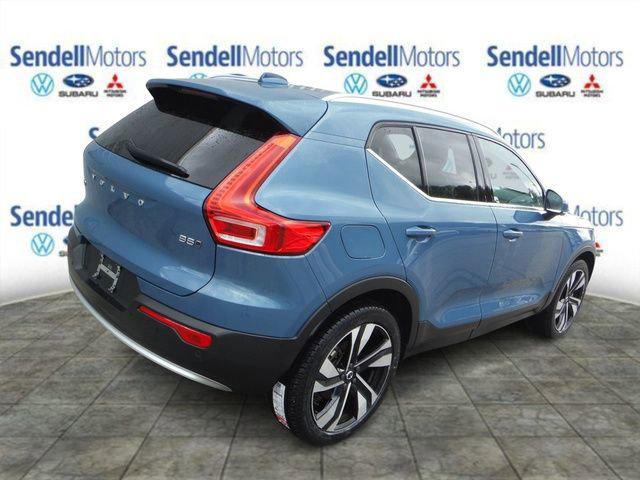 2024 Volvo XC40 B5 Plus Bright Theme