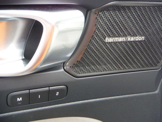 2024 Volvo XC40 B5 Plus Bright Theme