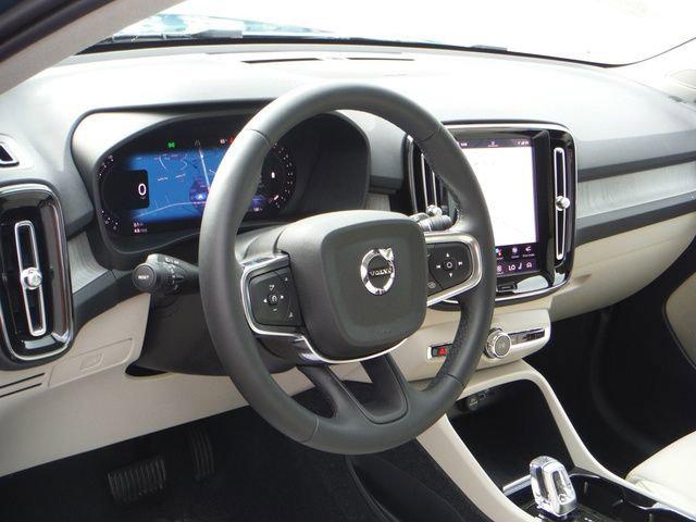 2024 Volvo XC40 B5 Plus Bright Theme