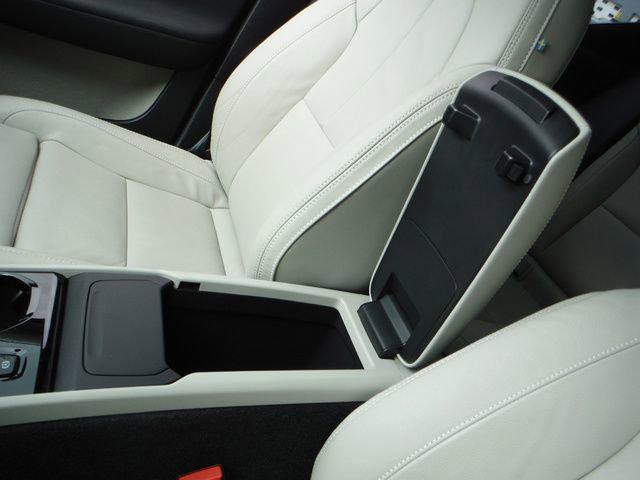 2024 Volvo XC40 B5 Plus Bright Theme