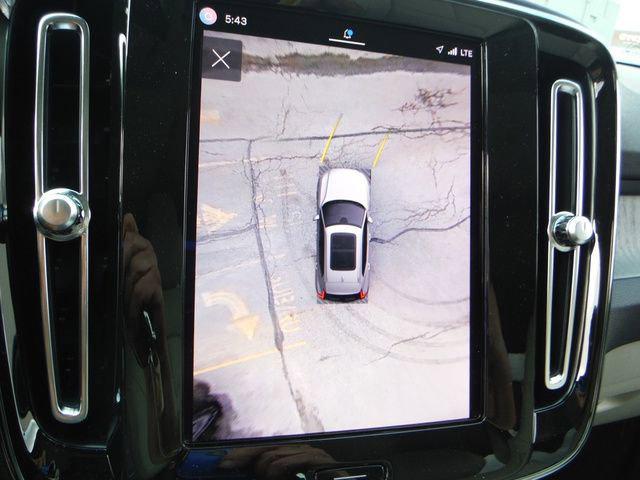 2024 Volvo XC40 B5 Plus Bright Theme