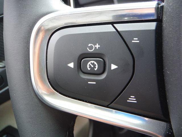 2024 Volvo XC40 B5 Plus Bright Theme