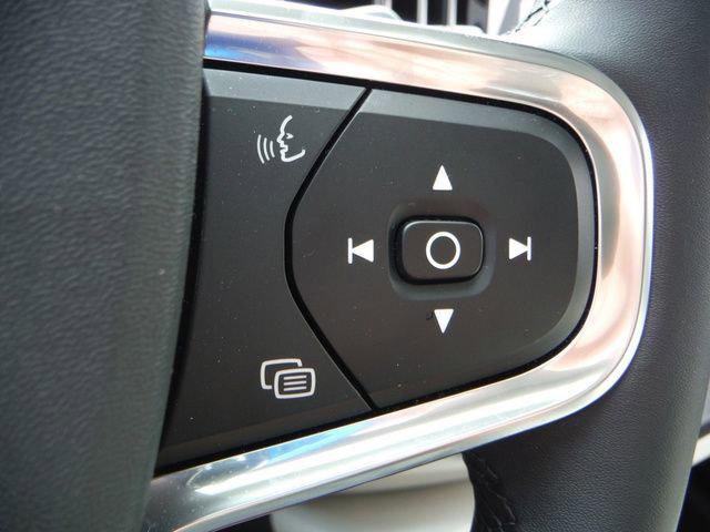 2024 Volvo XC40 B5 Plus Bright Theme