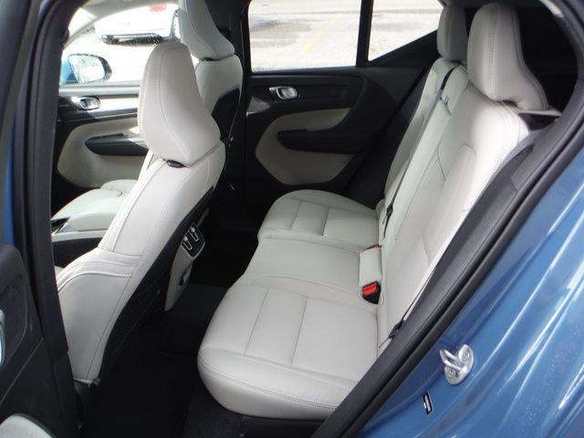 2024 Volvo XC40 B5 Plus Bright Theme