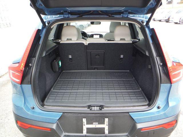 2024 Volvo XC40 B5 Plus Bright Theme