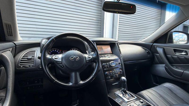 2017 INFINITI QX70 3.7