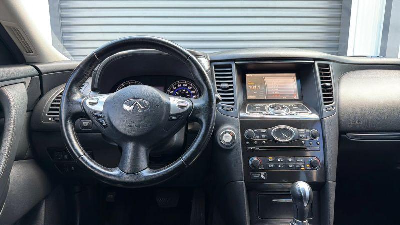 2017 INFINITI QX70 3.7