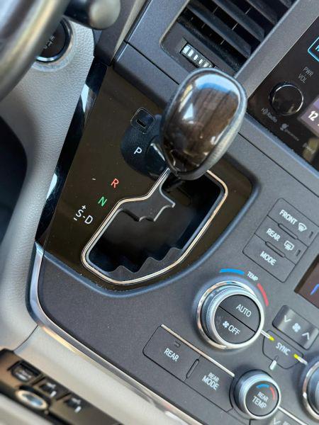 2016 Toyota Sienna XLE 8 Passenger