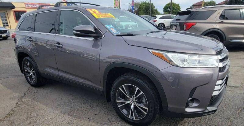2019 Toyota Highlander LE for sale in Oakdale, CA
