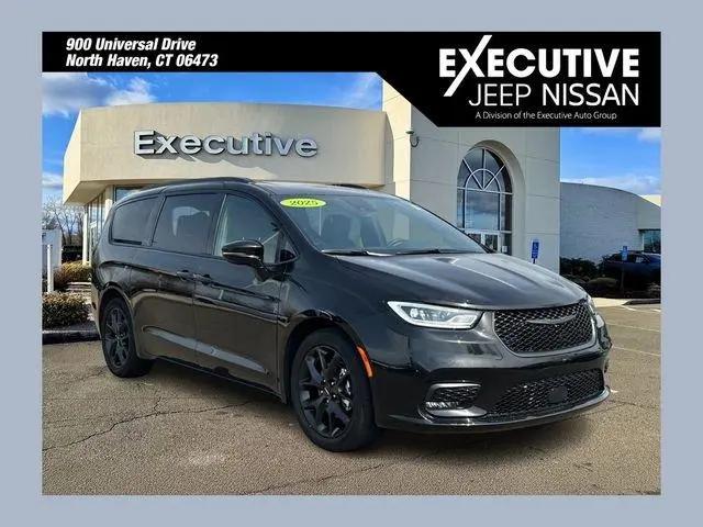 2025 Chrysler Pacifica Limited for sale in North Haven, CT