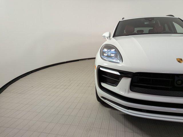 2026 Porsche Macan AWD