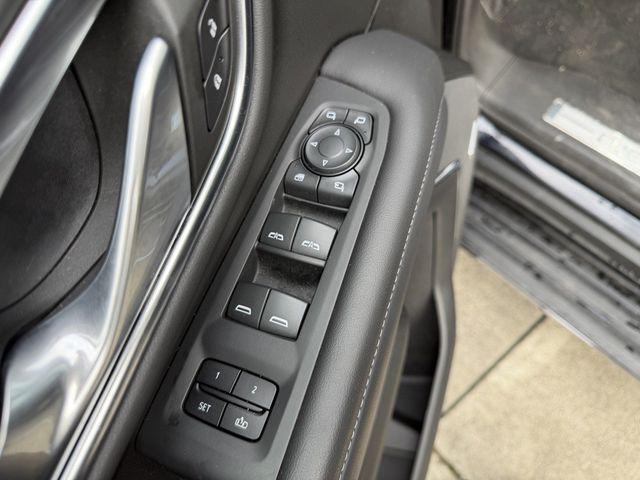 2022 Chevrolet Suburban 4WD LT