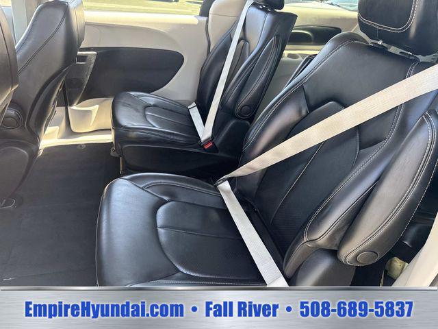 2023 Chrysler Pacifica Hybrid Touring L