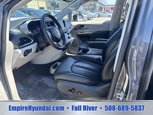 2023 Chrysler Pacifica Hybrid Touring L