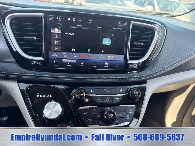 2023 Chrysler Pacifica Hybrid Touring L