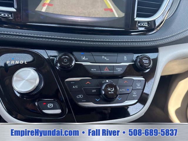 2023 Chrysler Pacifica Hybrid Touring L