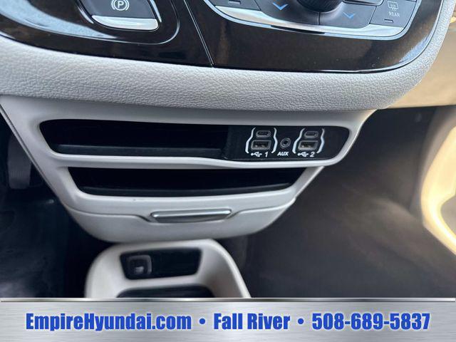 2023 Chrysler Pacifica Hybrid Touring L