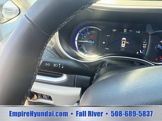 2023 Chrysler Pacifica Hybrid Touring L