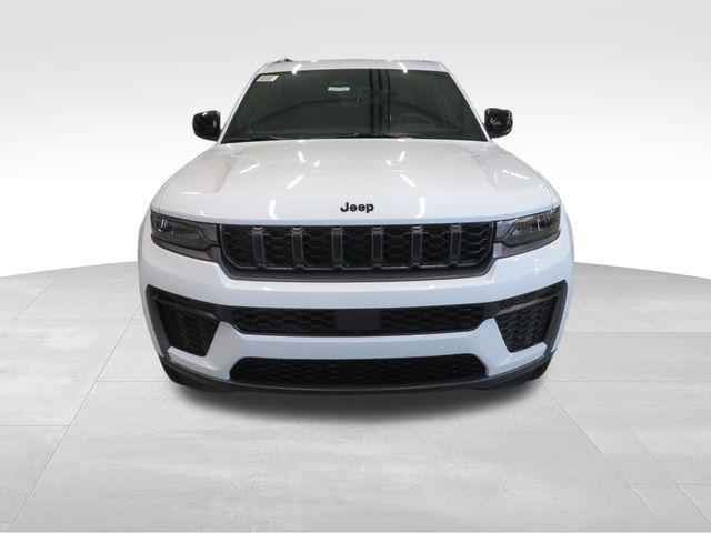 2026 Jeep Grand Cherokee L GRAND CHEROKEE L LAREDO ALTITUDE 4X4