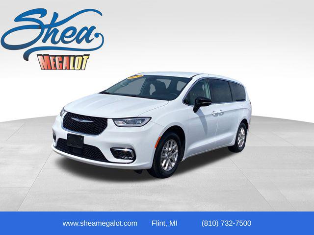 2024 Chrysler Pacifica Touring L for sale in Flint, MI