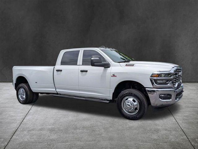 2026 RAM Ram 3500 RAM 3500 TRADESMAN CREW CAB 4X4 8 BOX