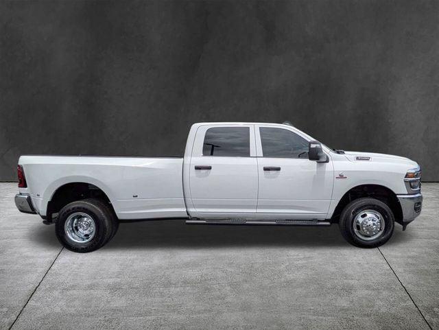 2026 RAM Ram 3500 RAM 3500 TRADESMAN CREW CAB 4X4 8 BOX