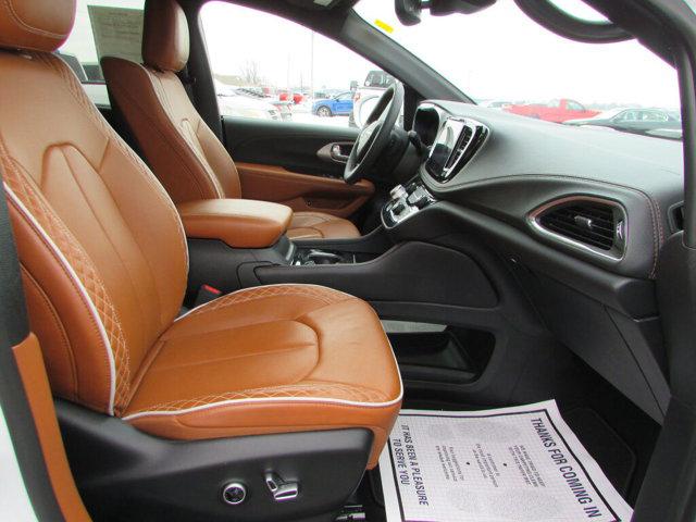 2024 Chrysler Pacifica Hybrid Pinnacle