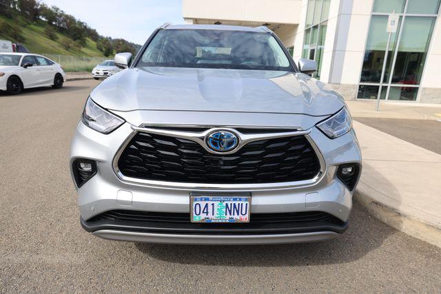 2022 Toyota Highlander Hybrid Platinum