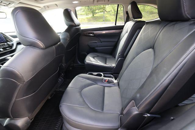 2022 Toyota Highlander Hybrid Platinum