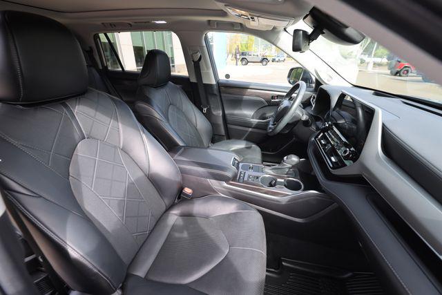 2022 Toyota Highlander Hybrid Platinum