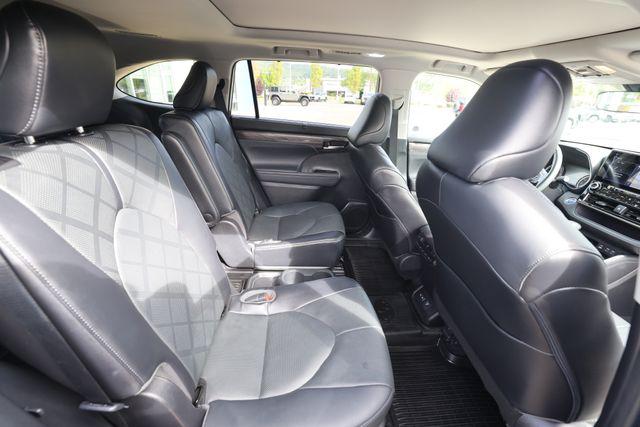2022 Toyota Highlander Hybrid Platinum